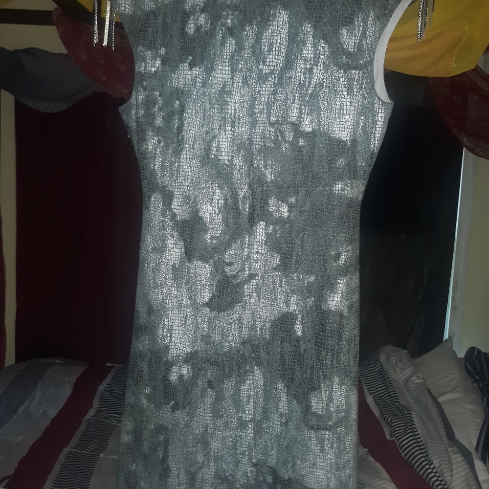 Dress - Picture 3 of 4